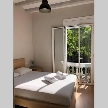 2 Bedroom Sants Apartment *